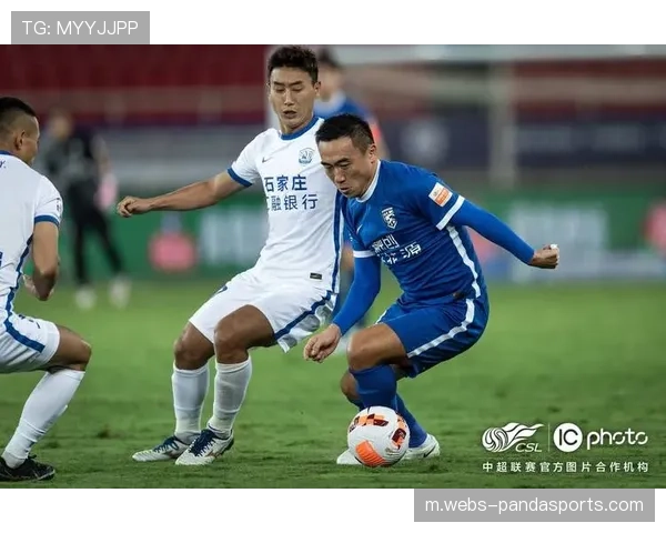 成都蓉城韦林顿嘴唇缝针 带伤作战展现拼搏精神